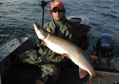 Muskie charter Image of fish with person10
