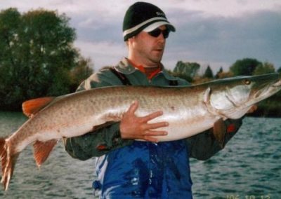 Muskie charter Image of fish with person11