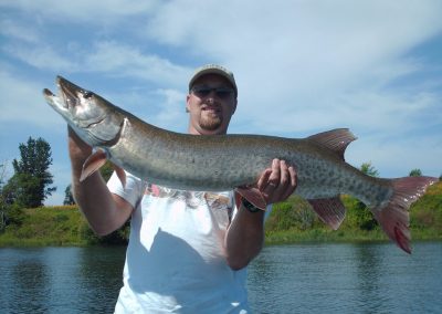 Muskie charter Image of fish with person12