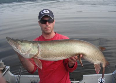 Muskie charter Image of fish with person14