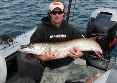 Muskie charter Image of fish with person4