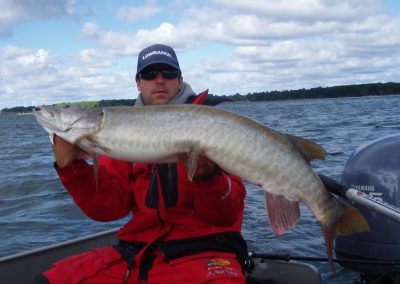 Muskie charter Image of fish with person25